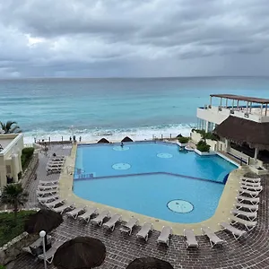 https://cancun-plaza-sea-view.quintano-roohotels.com